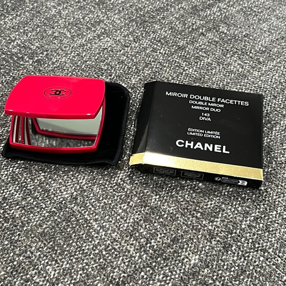 Chanel Pink Diva Limited Edition Brush Set, Compact Mirror and Nail File - Picture 5 of 12